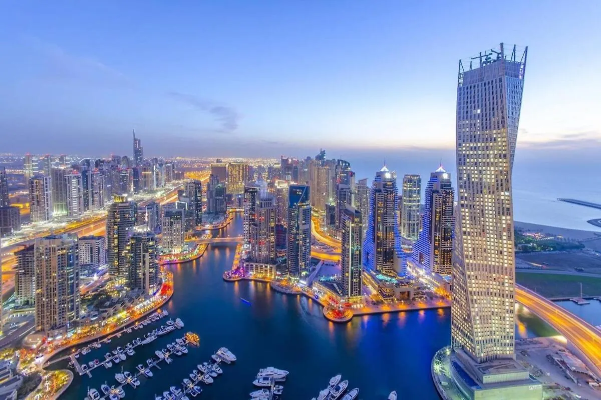 One Bed Apartment At A Great Location In Dubai Marina