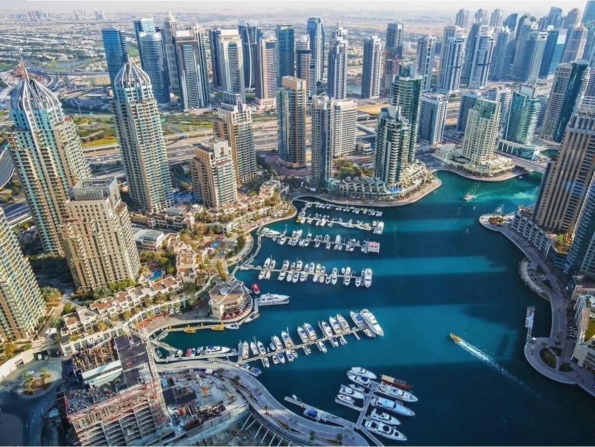One Bed Apartment At A Great Location In Dubai Marina